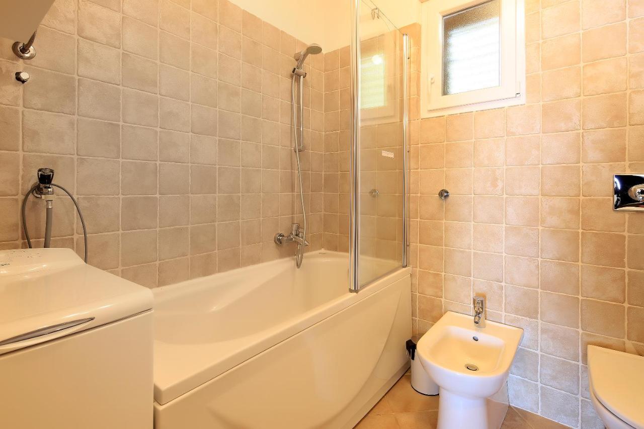 Apartment Vincent With Beautiful Sea View Terrace เคลโนวีซา ภายนอก รูปภาพ