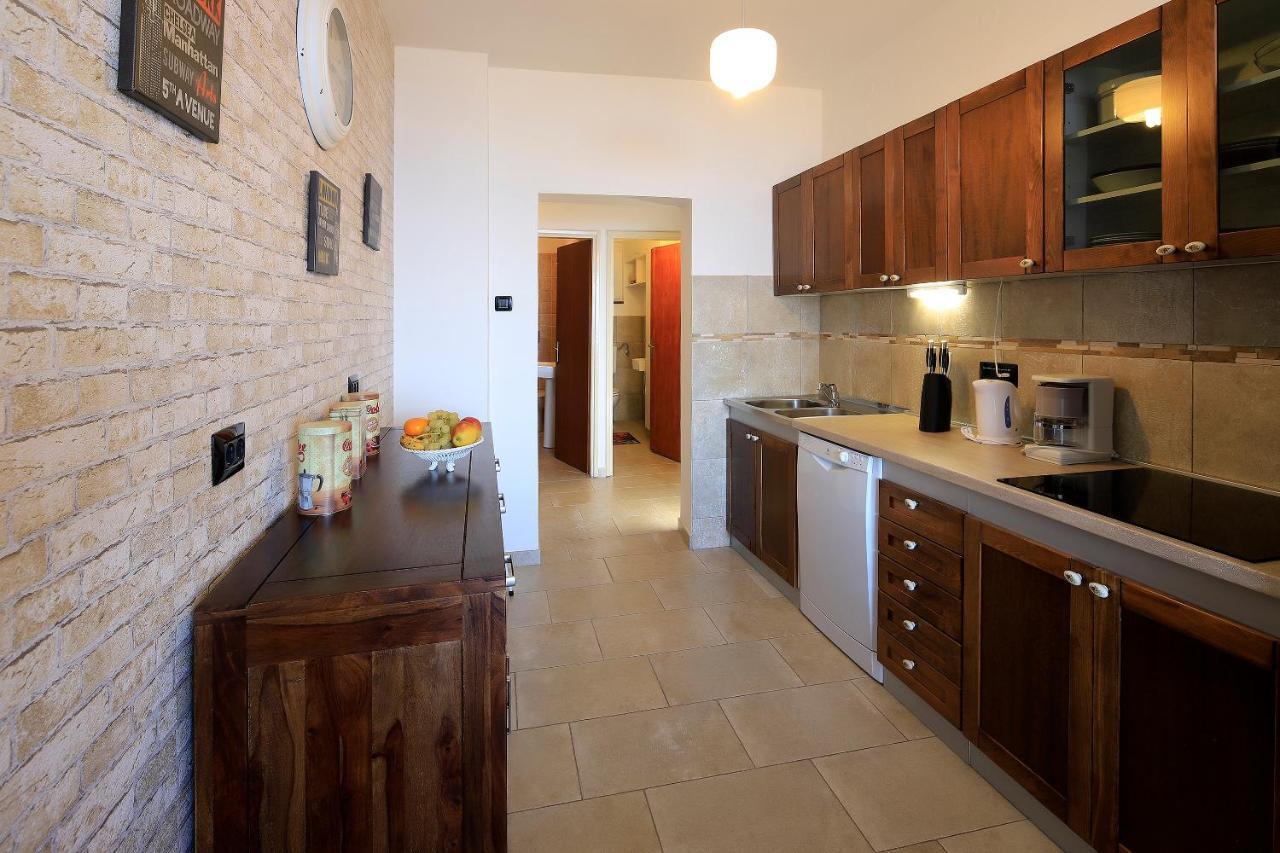 Apartment Vincent With Beautiful Sea View Terrace เคลโนวีซา ภายนอก รูปภาพ