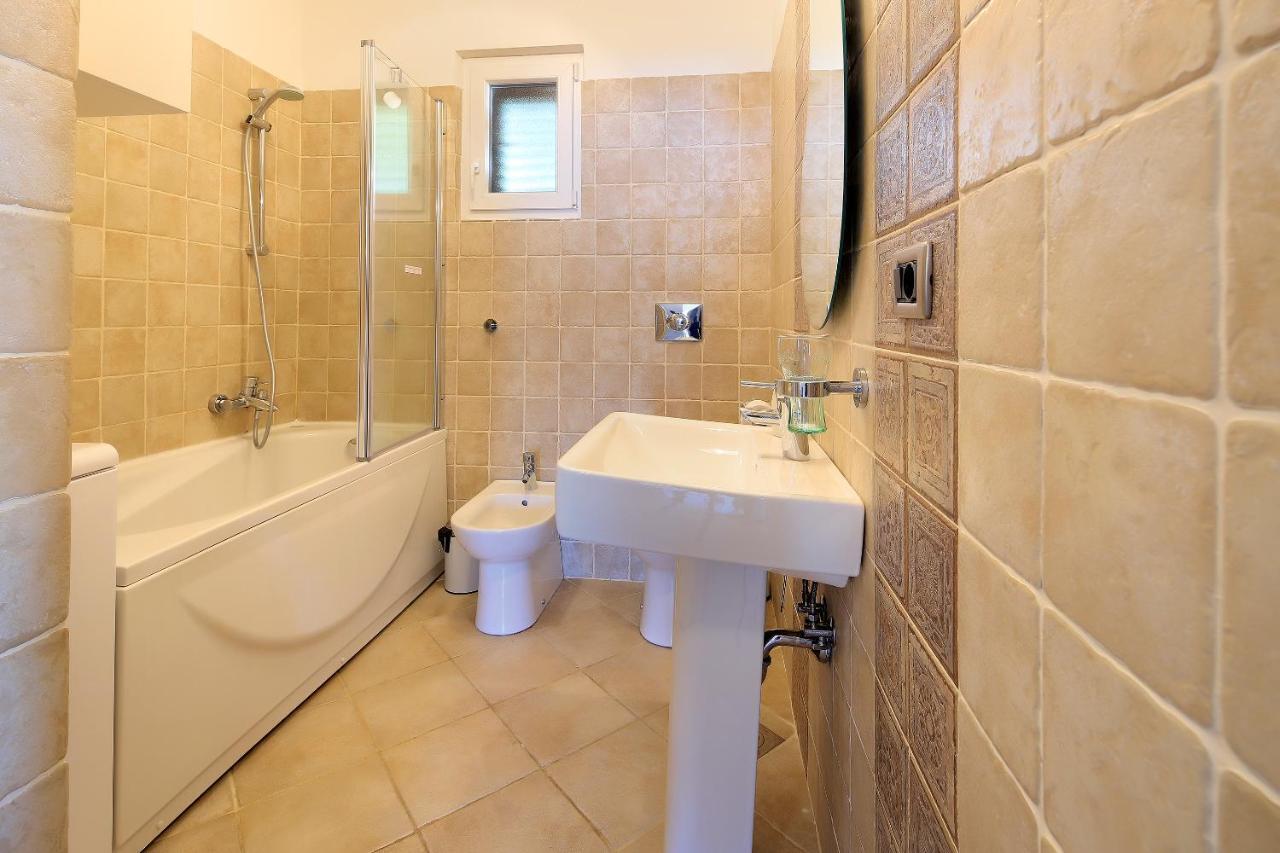 Apartment Vincent With Beautiful Sea View Terrace เคลโนวีซา ภายนอก รูปภาพ